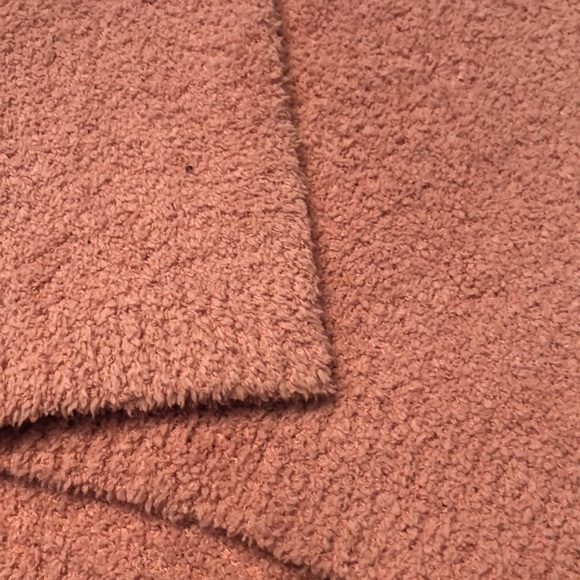 Pink fuzzy top very soft - Picture 3 of 3